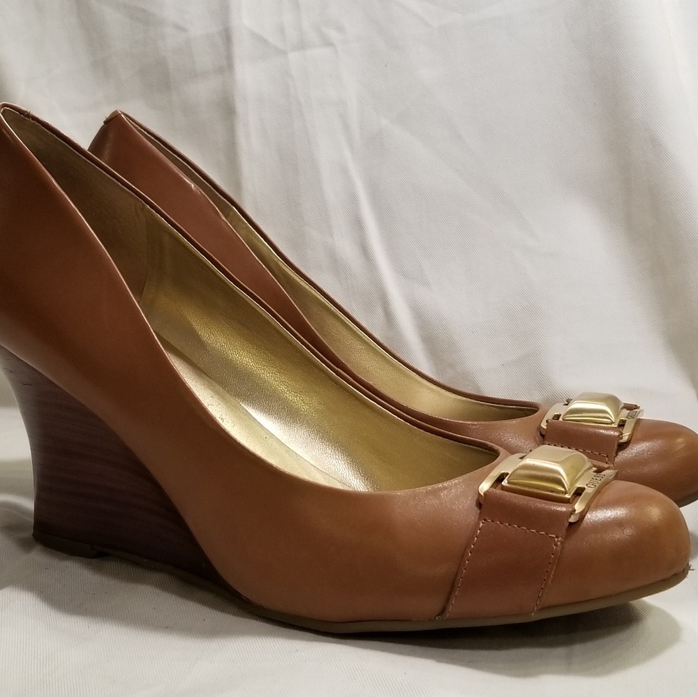 Guess wedges